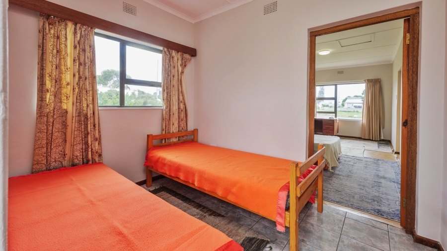 4 Bedroom Property for Sale in Struisbaai Western Cape